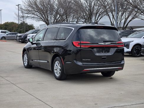 Used 2022 Chrysler Pacifica Touring-L w/ Uconnect Theater Family Group image 3