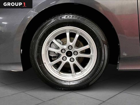 Certified 2016 Toyota Prius Three image 10