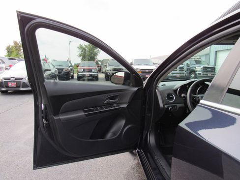 Used 2015 Chevrolet Cruze LT image 12