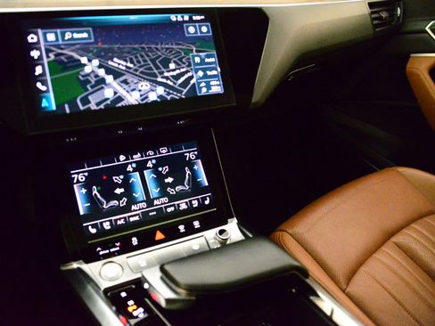 Used 2019 Audi e-tron Premium Plus image 29