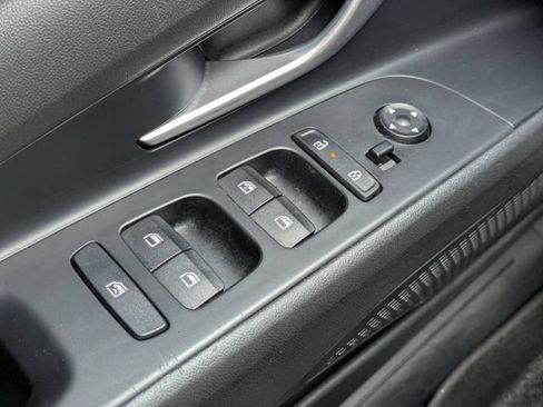 Used 2025 Hyundai Elantra SEL FWD image 15