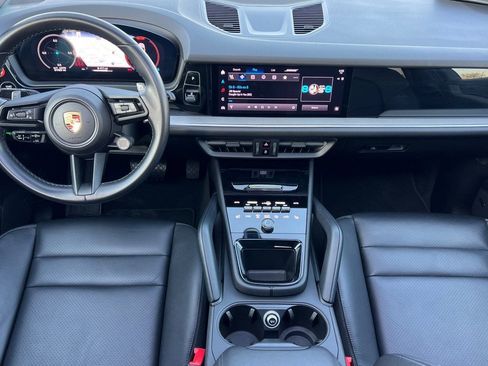 Used 2024 Porsche Cayenne image 28