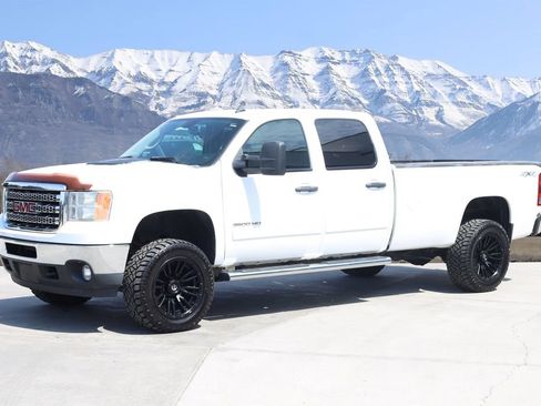 Used 2014 GMC Sierra 3500 SLE w/ SLE Preferred Package AWD/4WD image 2