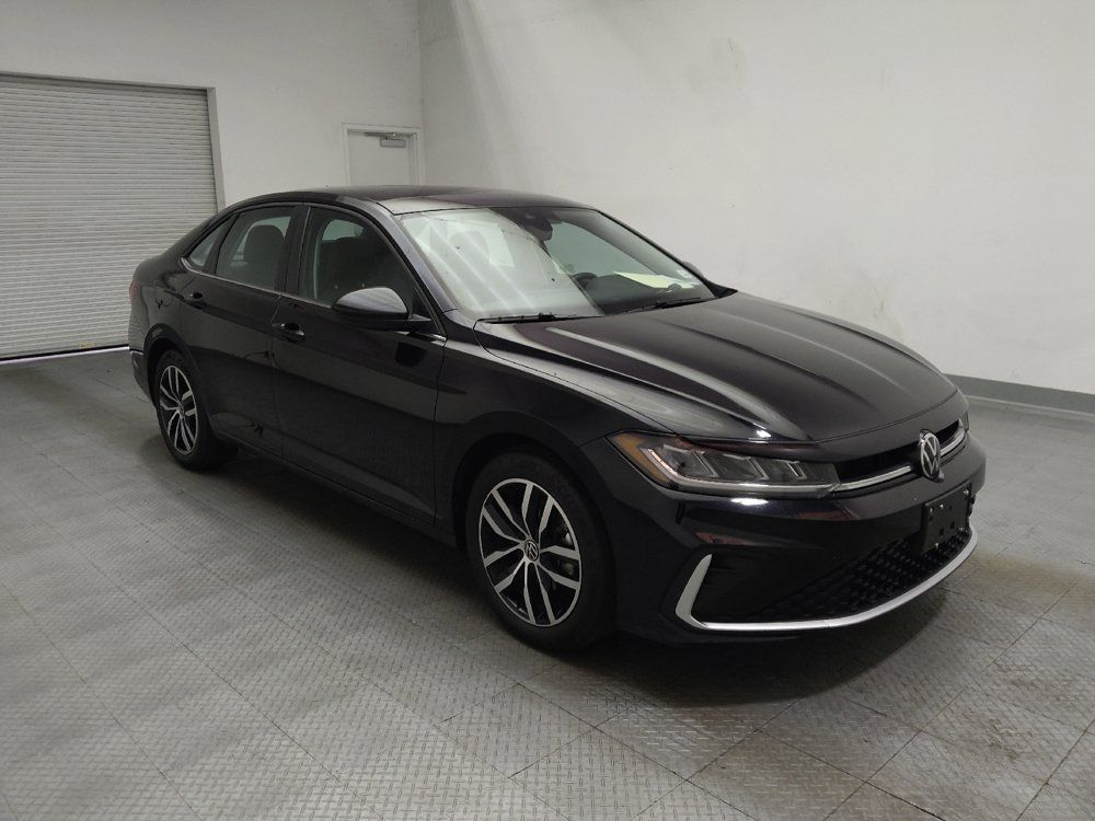 Used 2025 Volkswagen Jetta SE FWD image 13
