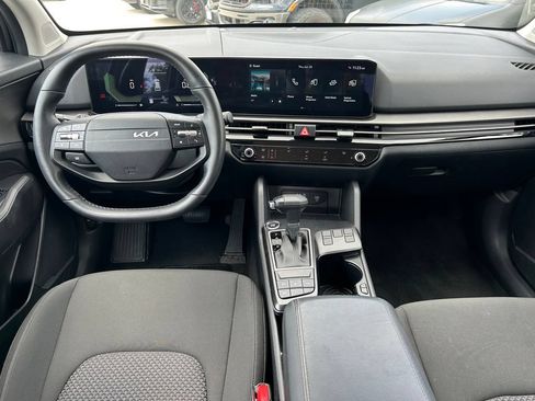 Used 2026 Kia Sportage LX FWD image 16