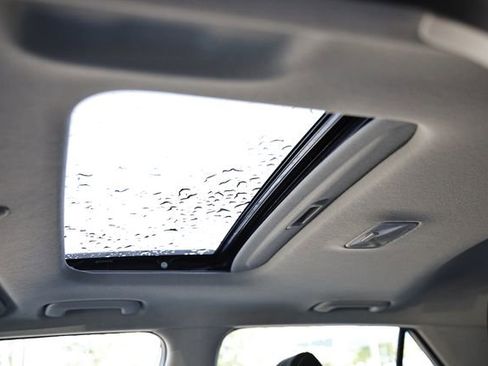 Used 2025 Hyundai Venue SEL FWD image 17