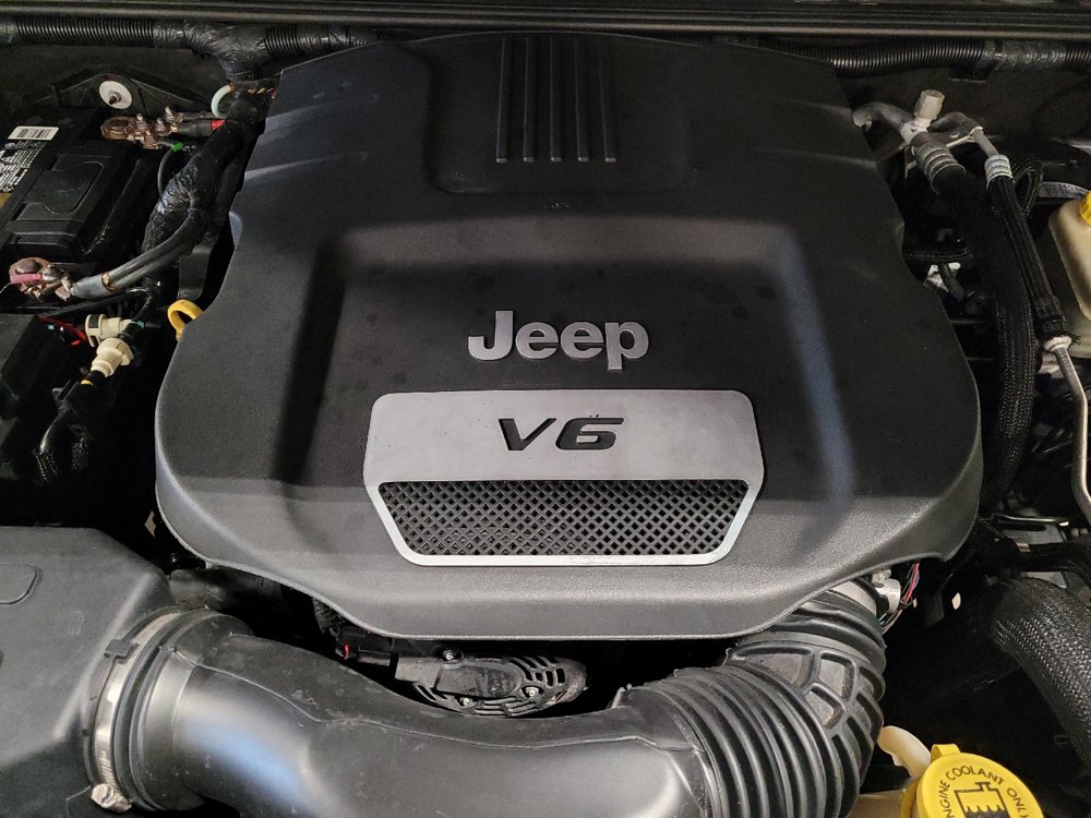 Used 2017 Jeep Wrangler Unlimited Sahara w/ Connectivity Group AWD/4WD image 30