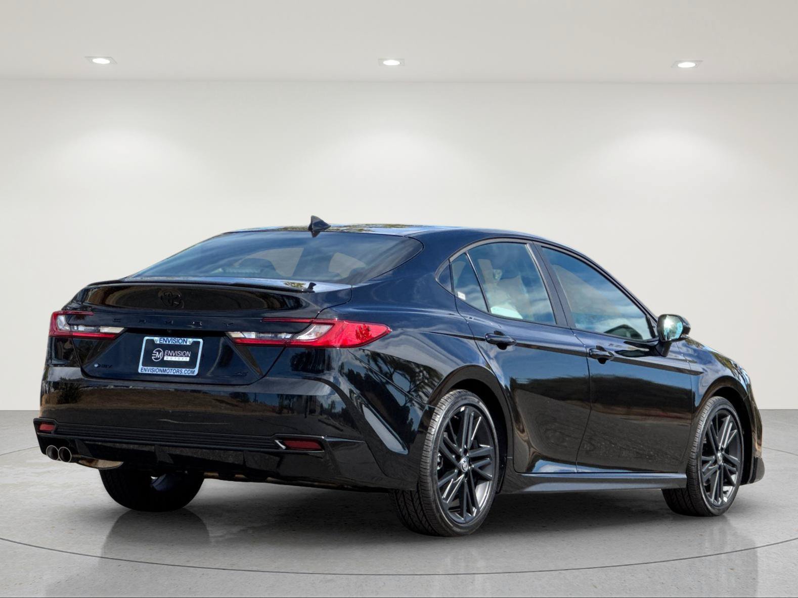 Used 2026 Toyota Camry Hybrid w/ Convenience Package FWD image 6