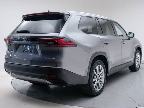 Used 2025 Toyota Grand Highlander AWD image 9