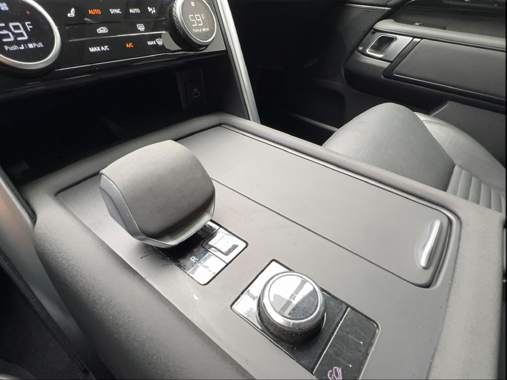 Used 2023 Land Rover Discovery S AWD/4WD image 50