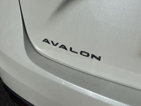 Used 2015 Toyota Avalon XLE image 11