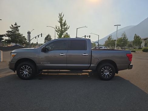 Used 2021 Nissan Titan SV w/ SV Convenience Package AWD/4WD image 6