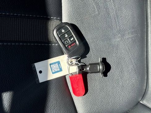 Used 2025 Honda Pilot EX-L image 37