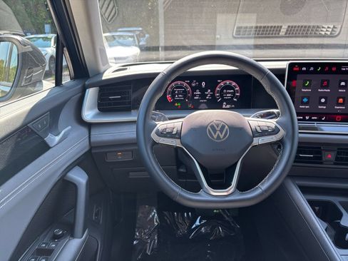 Used 2026 Volkswagen Tiguan SE AWD/4WD image 34