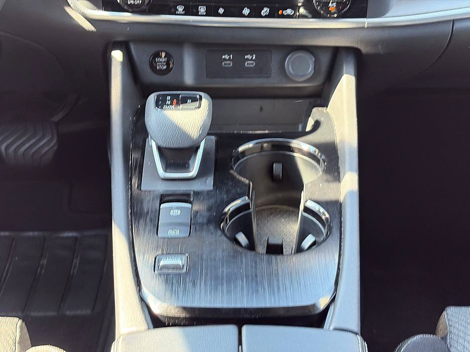 Certified 2025 Nissan Rogue SV FWD image 33