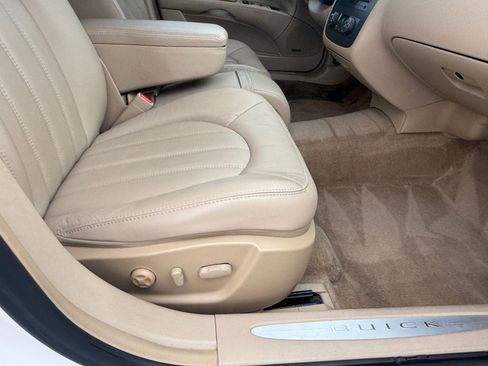 Used 2011 Buick Lucerne CXL image 12