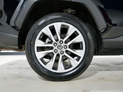 Used 2022 Toyota RAV4 XLE Premium image 33