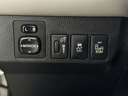 Used 2015 Toyota RAV4 Limited w/ Technology Package FWD image 22