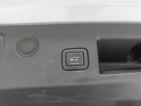 Used 2024 Chevrolet Equinox Premier FWD image 33