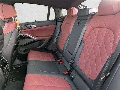 Used 2024 BMW X6 xDrive40i w/ Executive Package image 19