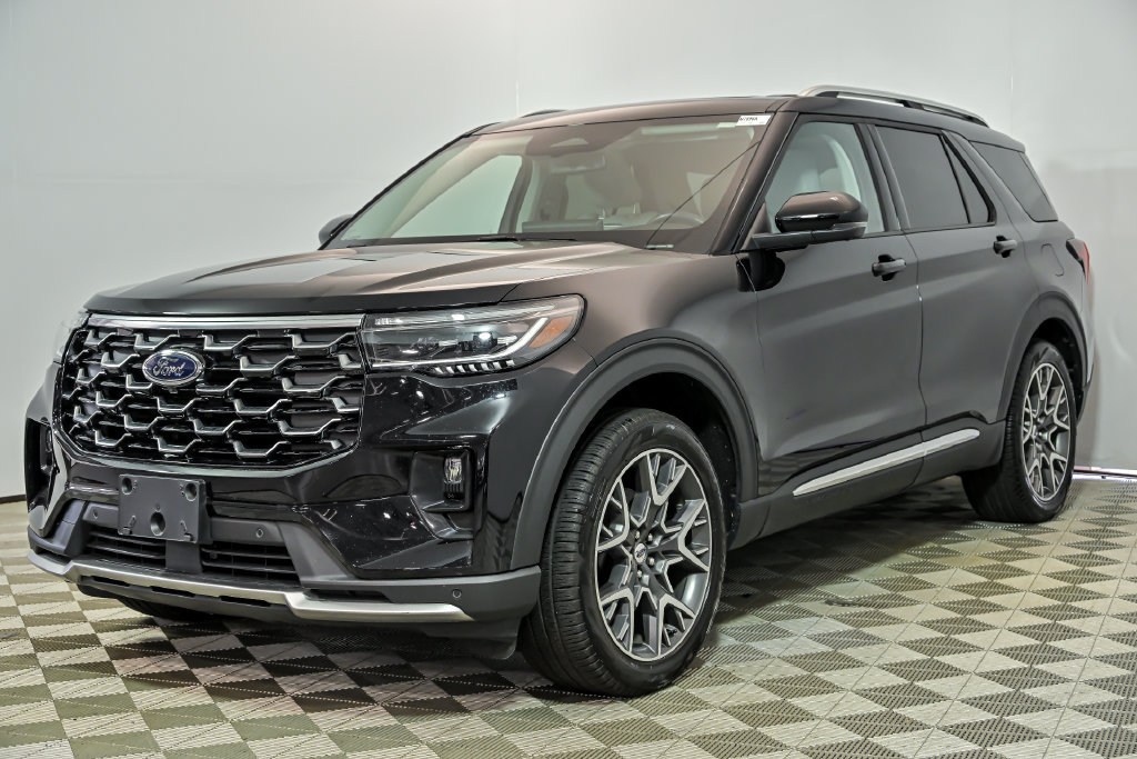Used 2025 Ford Explorer Platinum w/ Ultimate Package AWD/4WD image 5