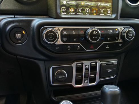 Used 2020 Jeep Gladiator Overland image 14