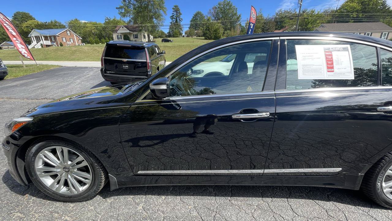 Used 2012 Hyundai Genesis 4.6 RWD image 3