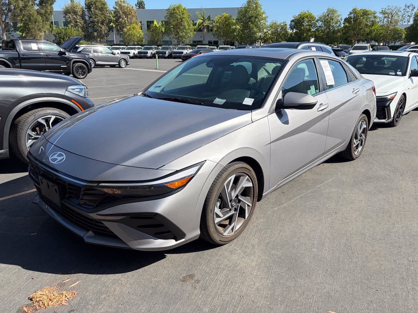 Used 2025 Hyundai Elantra Limited FWD image 1