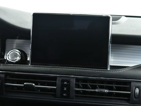 Used 2022 Lincoln Corsair AWD w/ Premium Package image 9