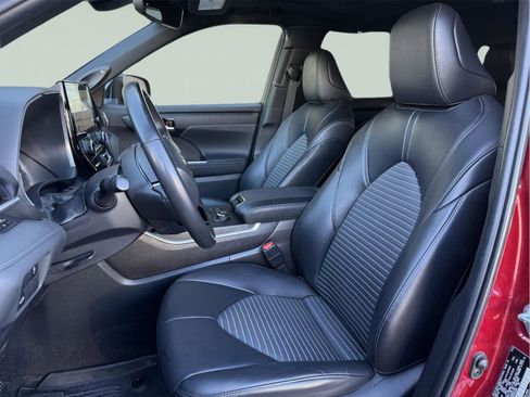 Used 2023 Toyota Highlander XSE image 11