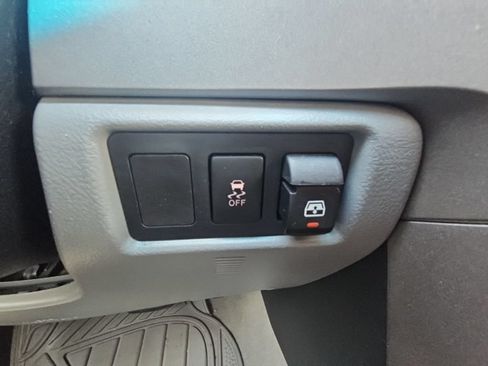 Used 2011 Toyota Tundra 2WD CrewMax w/ SR5 Pkg image 31