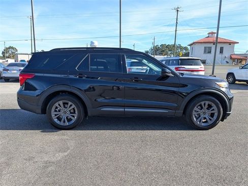Used 2023 Ford Explorer XLT w/ Equipment Group 202A image 3