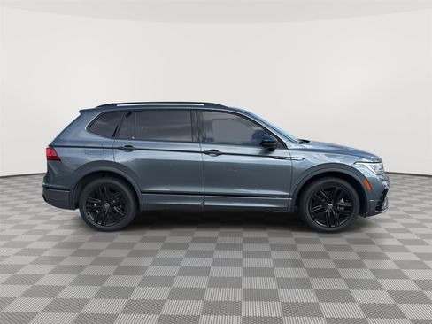 Used 2022 Volkswagen Tiguan SE R-Line image 6