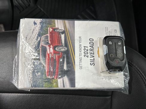 Used 2021 Chevrolet Silverado 1500 LT Trail Boss w/ Convenience Package II image 43