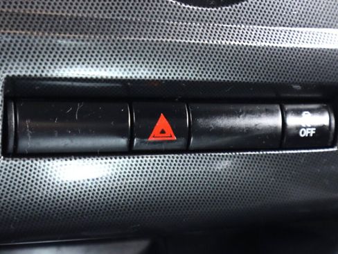 Used 2011 Dodge Challenger SE image 19