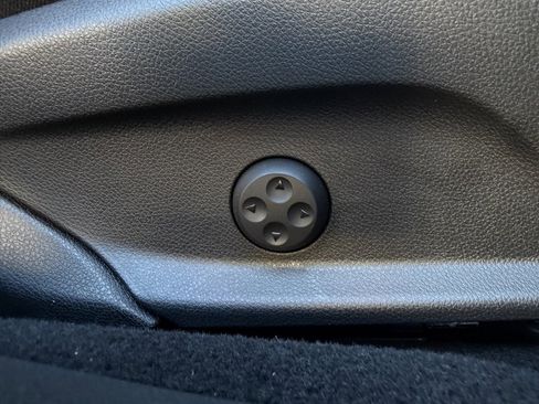 Used 2021 Mercedes-Benz AMG GT 43 w/ Driver Assistance Package image 39