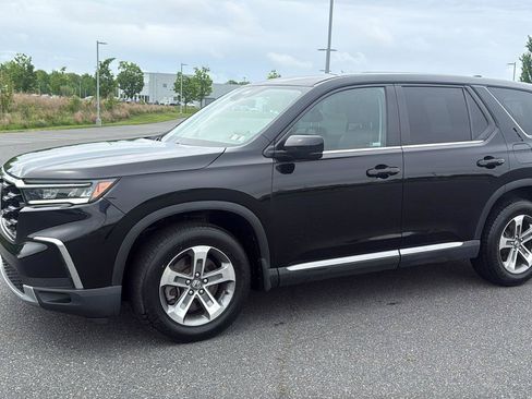 Used 2025 Honda Pilot EX-L image 12
