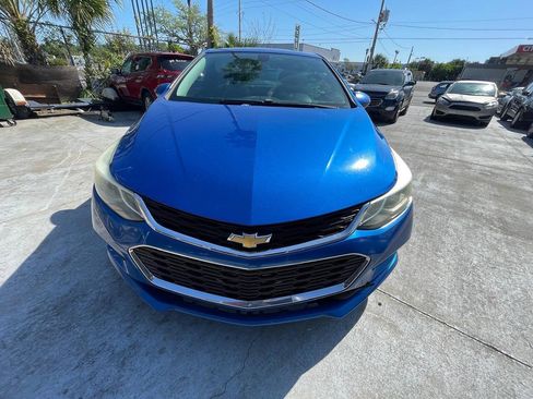 Used 2017 Chevrolet Cruze LT w/ Convenience Package FWD image 1