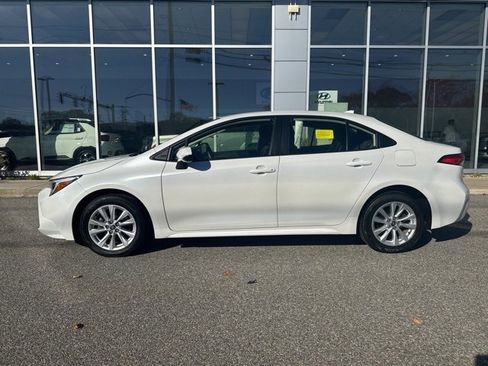 Used 2023 Toyota Corolla LE image 12
