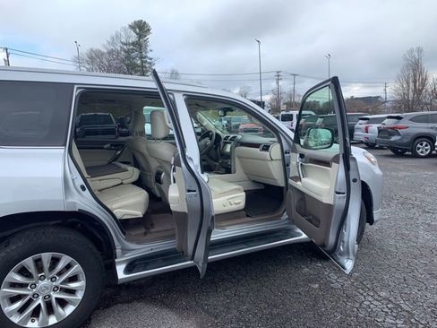 Used 2016 Lexus GX 460 w/ Premium Package image 13