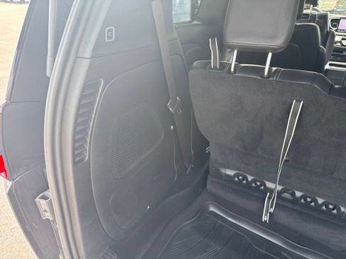 Used 2022 Chrysler Pacifica Touring-L w/ Uconnect Theater Family Group AWD/4WD image 57