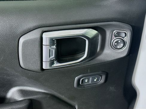 Used 2023 Jeep Wrangler Unlimited w/ Sun & Screen Package image 15