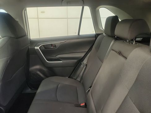 Used 2021 Toyota RAV4 LE image 9