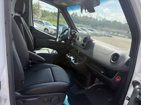 Used 2024 Mercedes-Benz Sprinter 3500 image 14