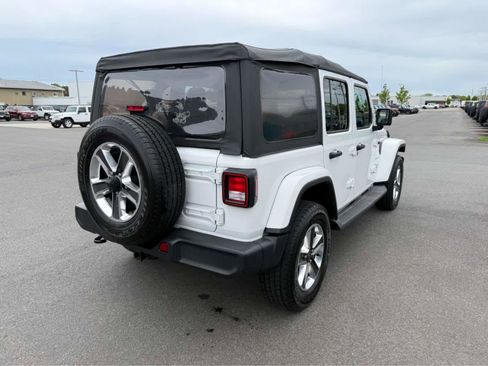 Used 2018 Jeep Wrangler Unlimited Sahara AWD/4WD image 11