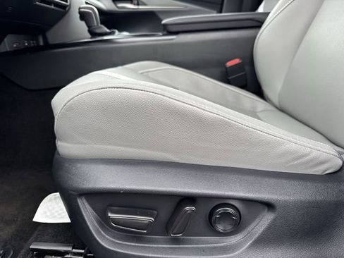 Used 2025 Toyota Camry SE FWD image 12