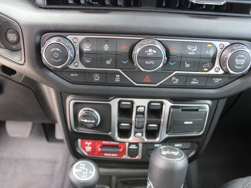 Used 2026 Jeep Wrangler Unlimited Sport AWD/4WD image 19