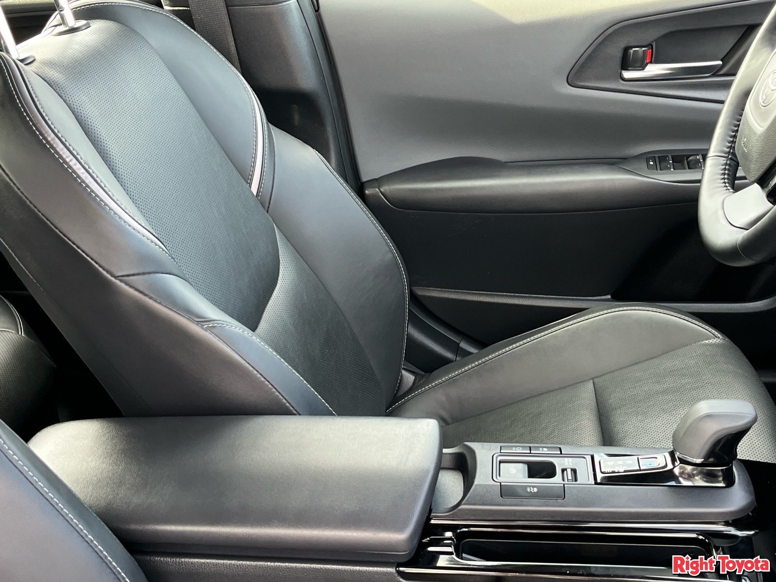 Certified 2024 Toyota Prius XLE FWD image 14