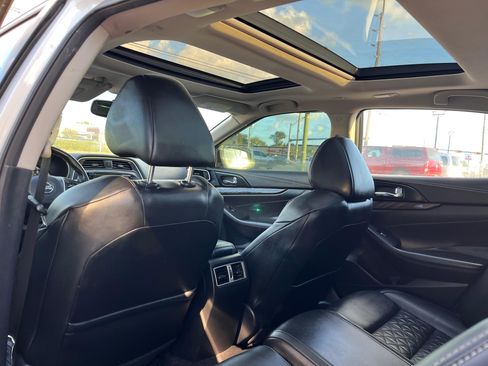 Used 2017 Nissan Maxima Platinum image 3