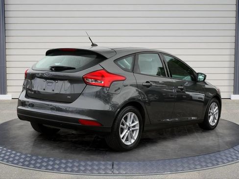 Used 2018 Ford Focus SE w/ Cold Weather Package FWD image 7